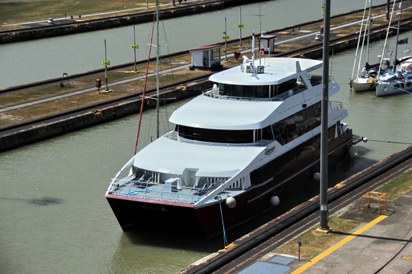 Schiff ind er Schleuse des Panama Kanals 
